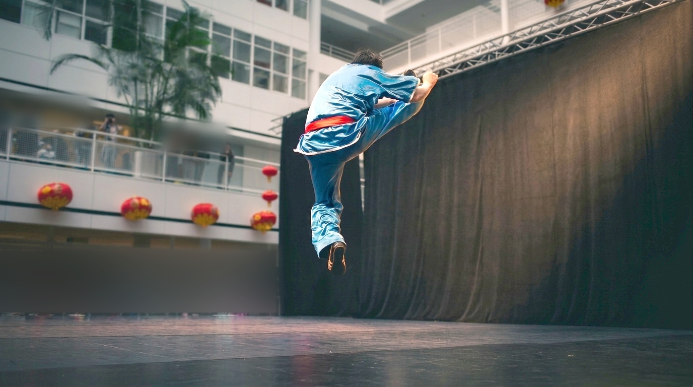 Wushu sprong in actie - Wushu Apeldoorn